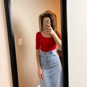 Ann Taylor red scoop-neck short sleeve tee shirt